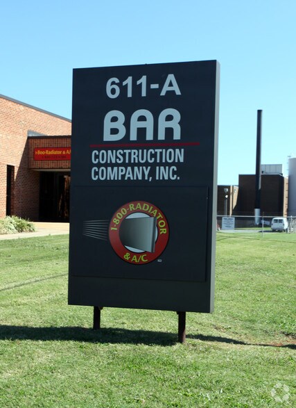 611 Industrial Ave, Greensboro, NC à louer - Photo du bâtiment - Image 2 de 3