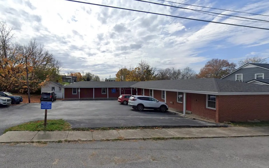 137 W College St, New Castle, KY for sale - Primary Photo - Image 1 of 2