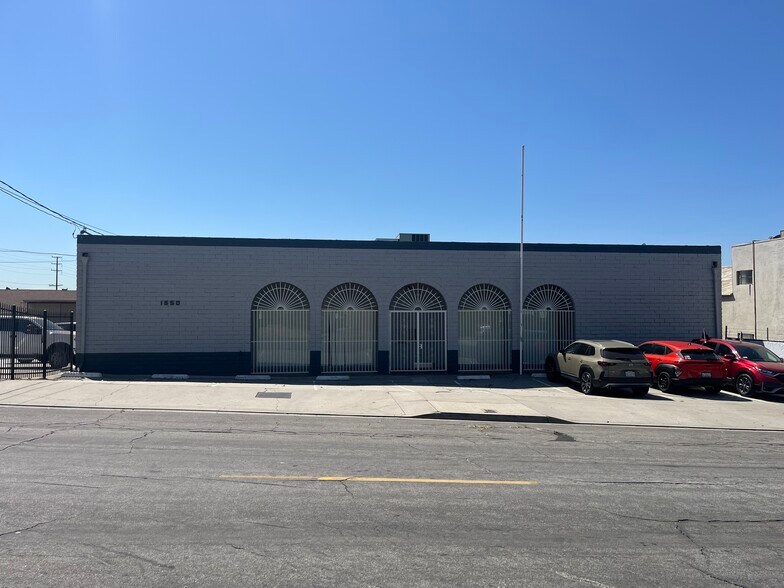 2 Building - Portfolio Sale - Contiguous portefeuille de 2 propriétés à vendre sur LoopNet.ca - Photo du bâtiment - Image 3 de 7