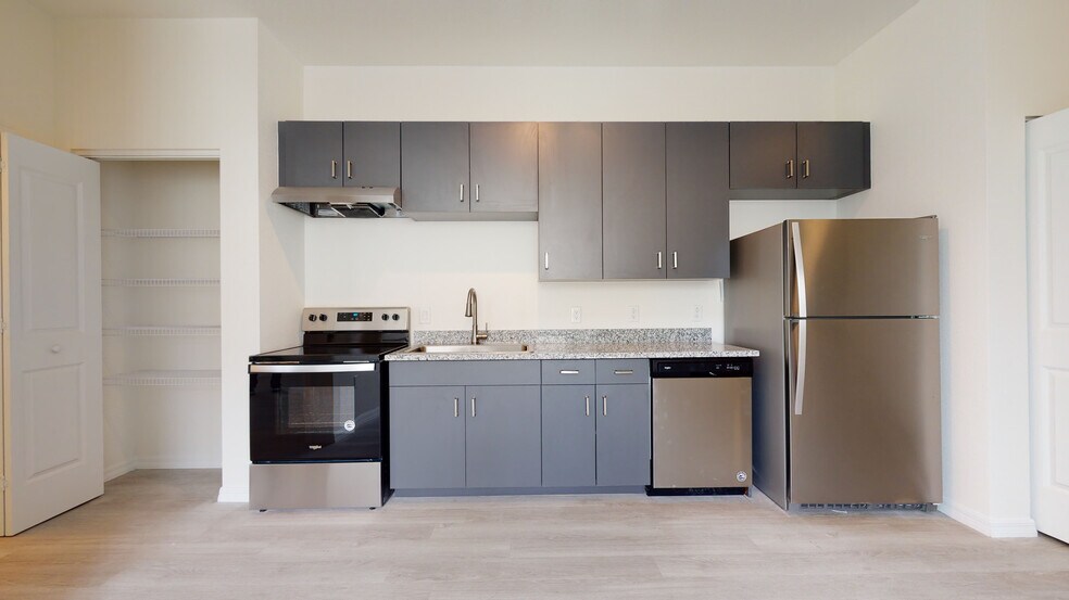 325 S Lake Ave, Lakeland, FL for sale - Matterport 3D Scan - Image 2 of 43