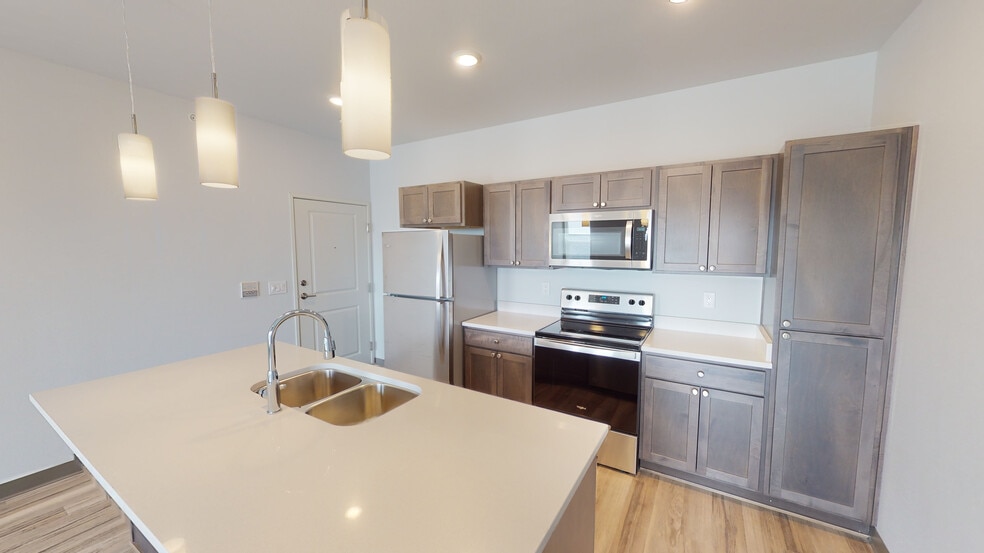 138 Cedar Dr, Gilbert, IA for sale - Interior Photo - Image 3 of 6
