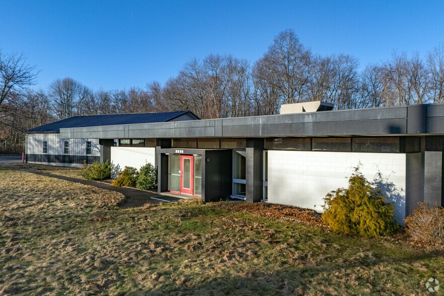 593 Airport Rd, Fall River, MA for sale - Building Photo - Image 2 of 7