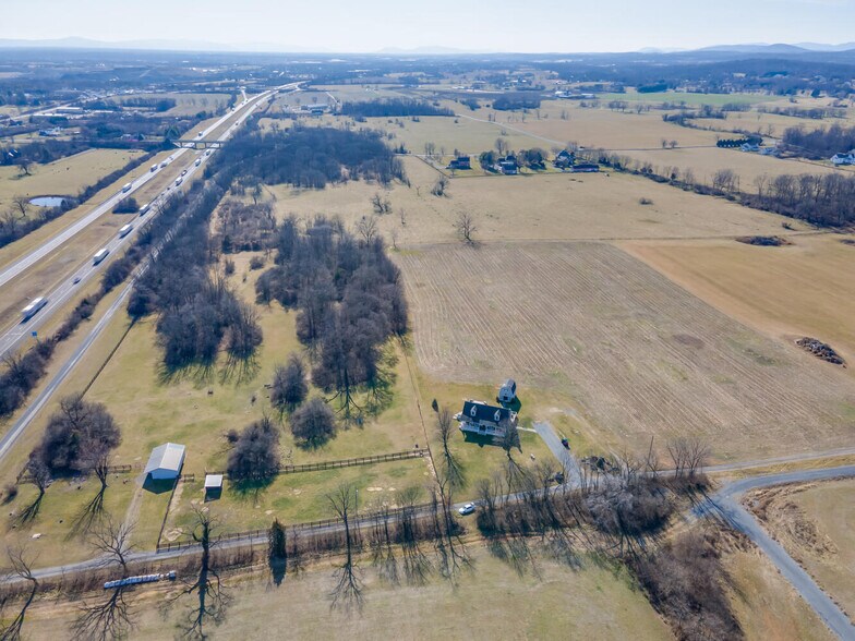 353 Thistle Ln, Clear Brook, VA à vendre - Photo du bâtiment - Image 2 de 81