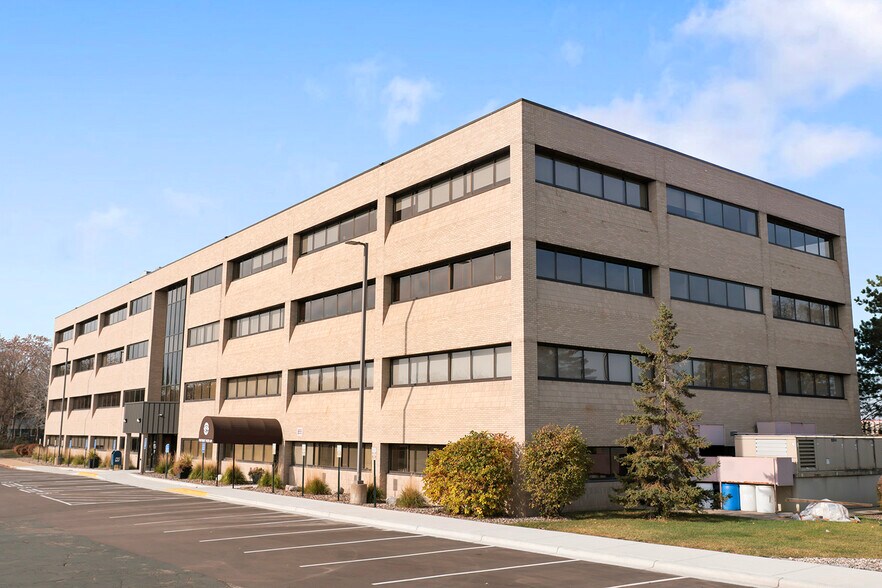 9801 S Dupont Ave, Bloomington, MN à louer - Photo du bâtiment - Image 2 de 33
