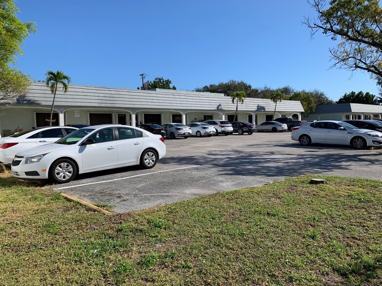 455 NW 35th St, Boca Raton, FL for lease - Building Photo - Image 1 of 33