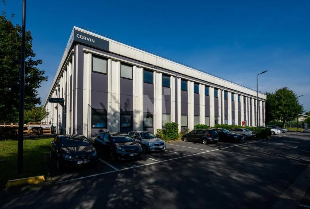 Flex in Lisses for lease Building Photo- Image 1 of 10