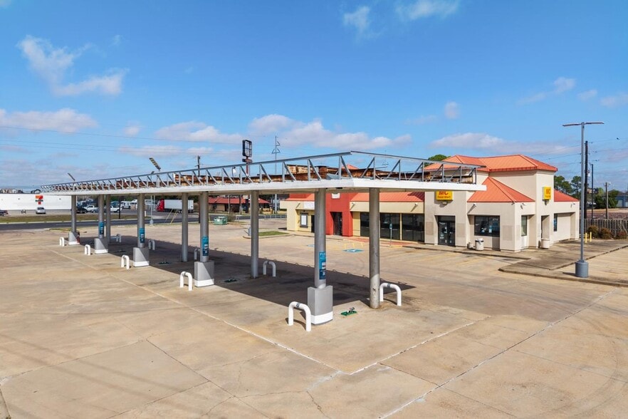 1721 S Mechanic St, El Campo, TX for sale - Building Photo - Image 2 of 31