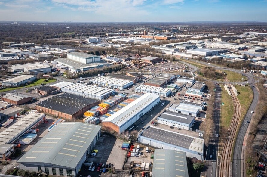 Longwood Park, Trafford Park, Manchester for lease - Building Photo - Image 2 of 14