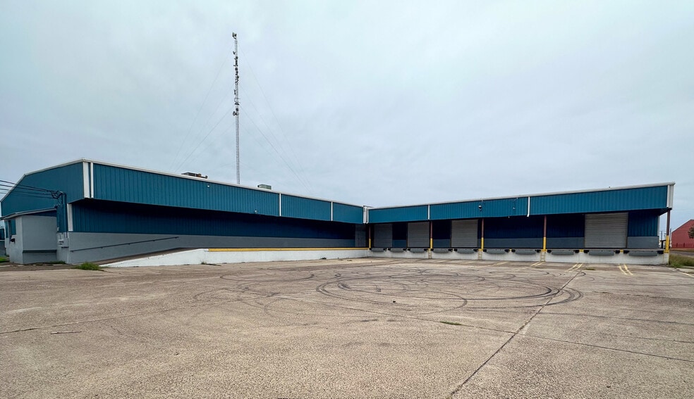 1905 Madison St, Laredo, TX for lease - Building Photo - Image 1 of 4