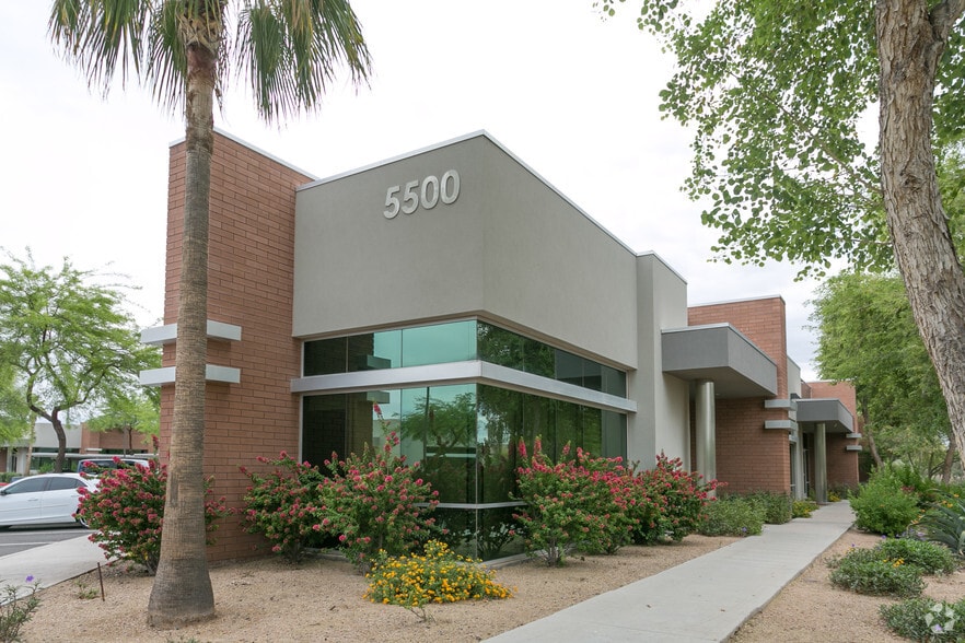 5500 W Chandler Blvd, Chandler, AZ à vendre - Photo du bâtiment - Image 2 de 38