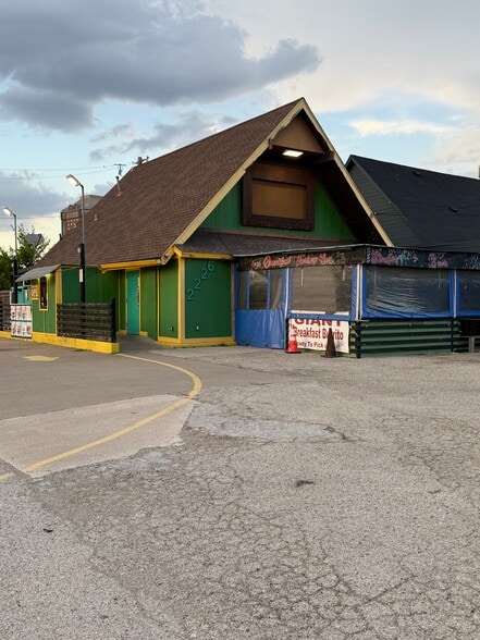 2226 Irving Blvd, Dallas, TX for lease - Building Photo - Image 3 of 7