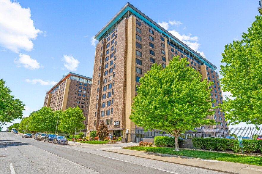 700 E 8th St, Kansas City, MO à vendre - Photo du bâtiment - Image 2 de 27