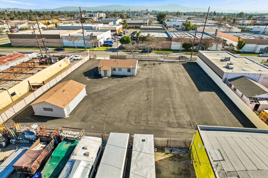 402 N Sullivan St, Santa Ana, CA à louer - Photo du bâtiment - Image 3 de 12