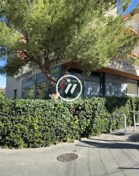 Retail in Marseille for lease - Building Photo - Image 1 of 6