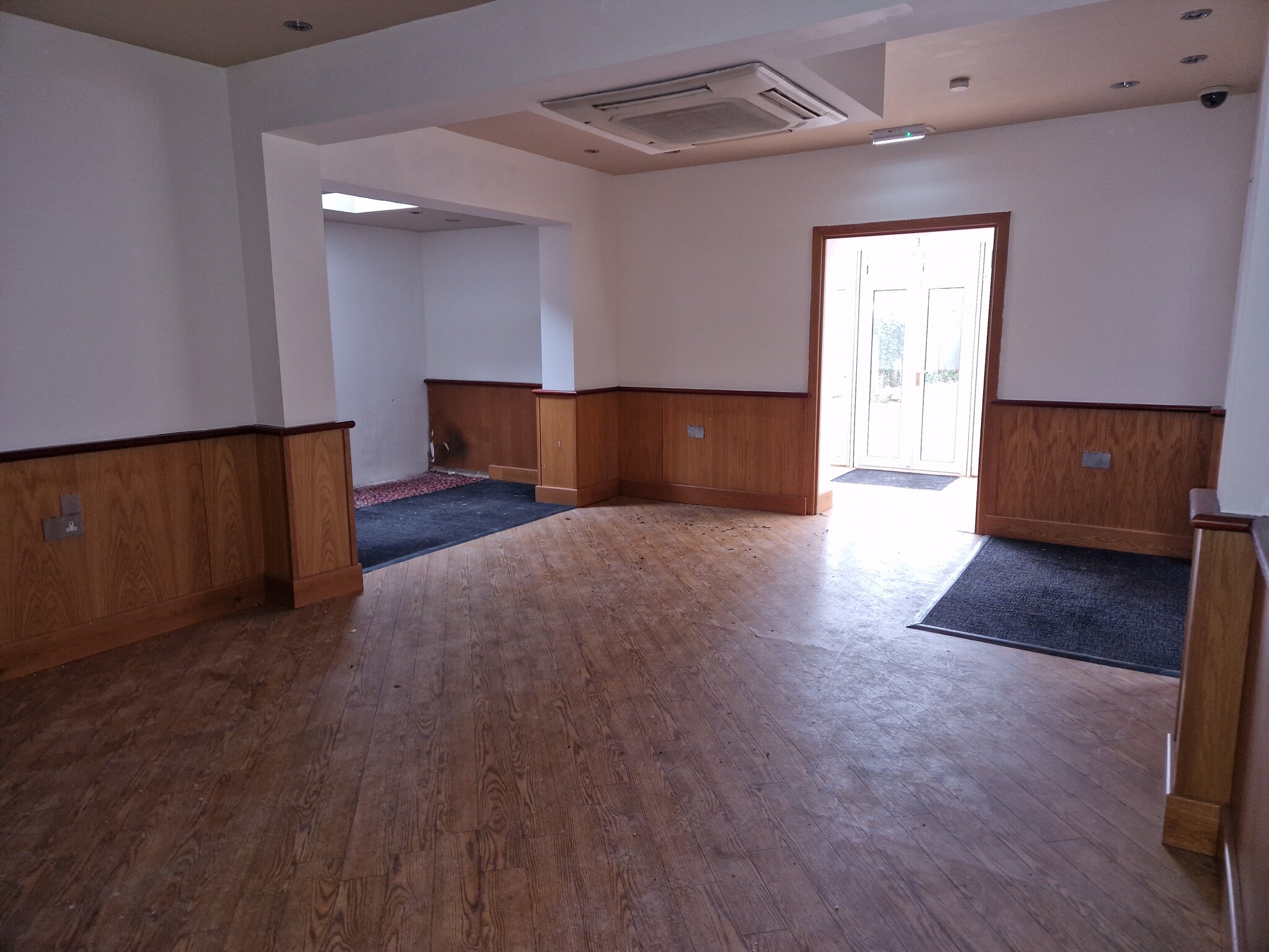 48 Queens Rd, Buckhurst Hill for lease Interior Photo- Image 1 of 3