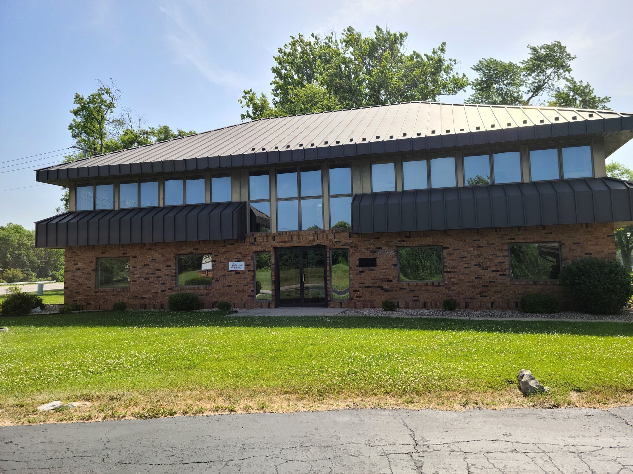 1 Sunset Hills Executive Pky, Glen Carbon, IL for lease Primary Photo- Image 1 of 28