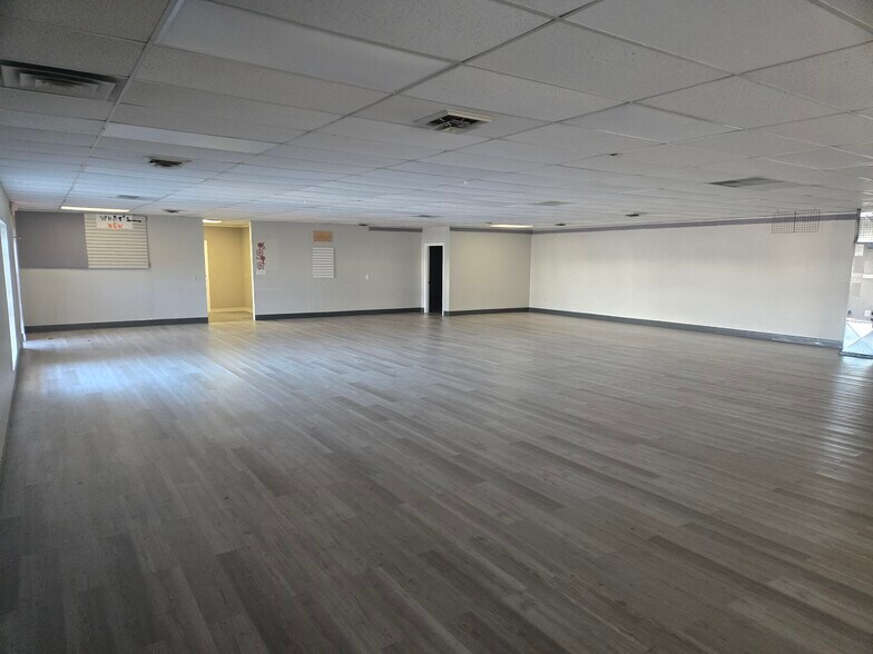 4631-4671 Bayard Park Dr, Evansville, IN à louer - Photo du bâtiment - Image 3 de 6