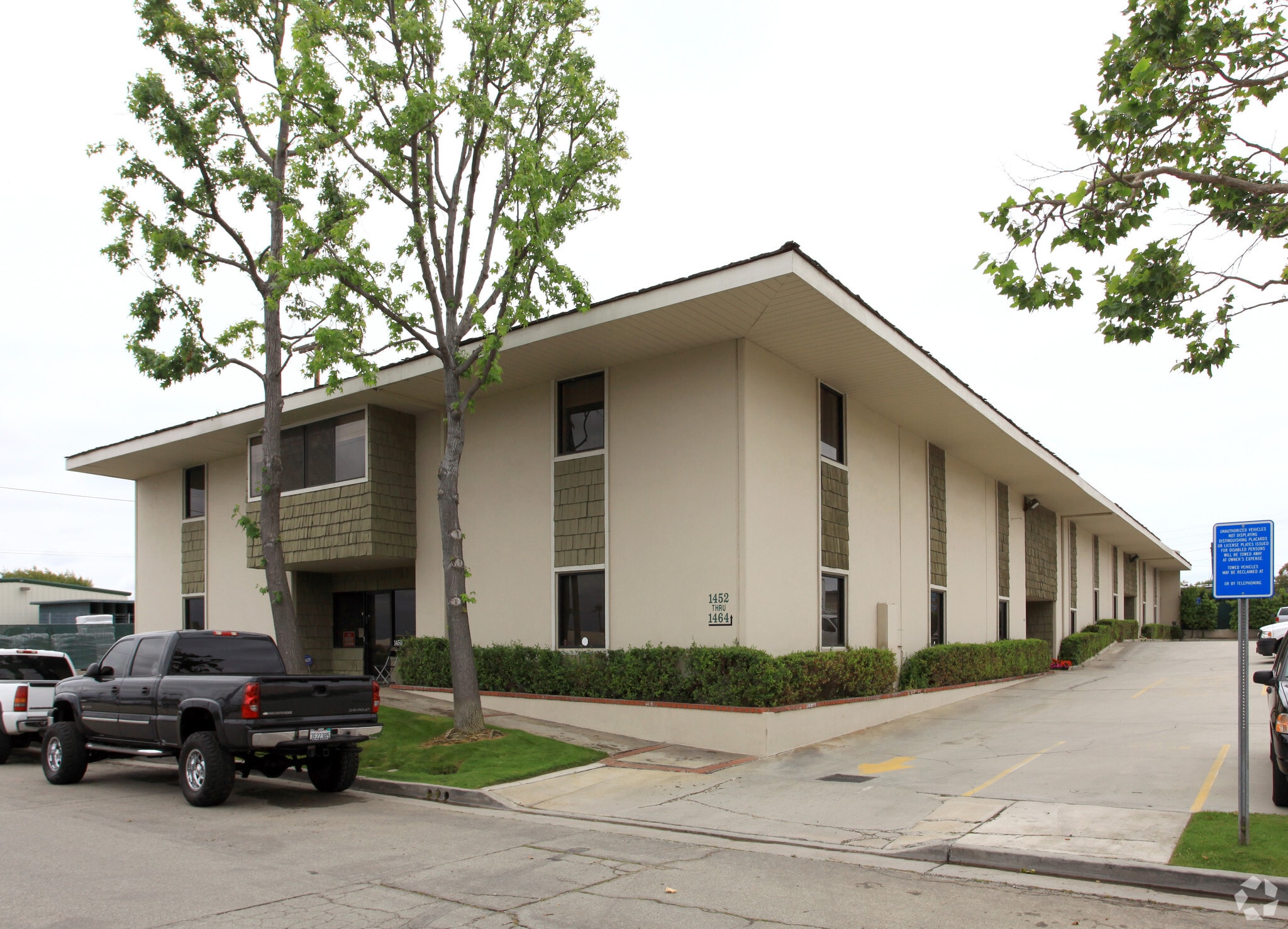 1450-1464 E 29th St, Signal Hill, CA à vendre Photo principale- Image 1 de 12