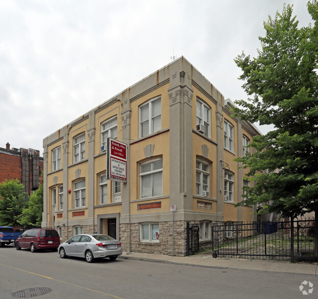 12 Walnut St, Hamilton, ON à vendre - Photo du bâtiment - Image 2 de 5