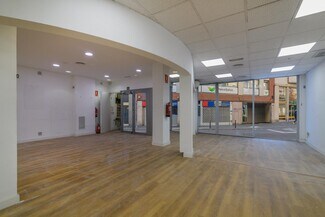 Plus de détails pour Multi-résidentiel à vendre