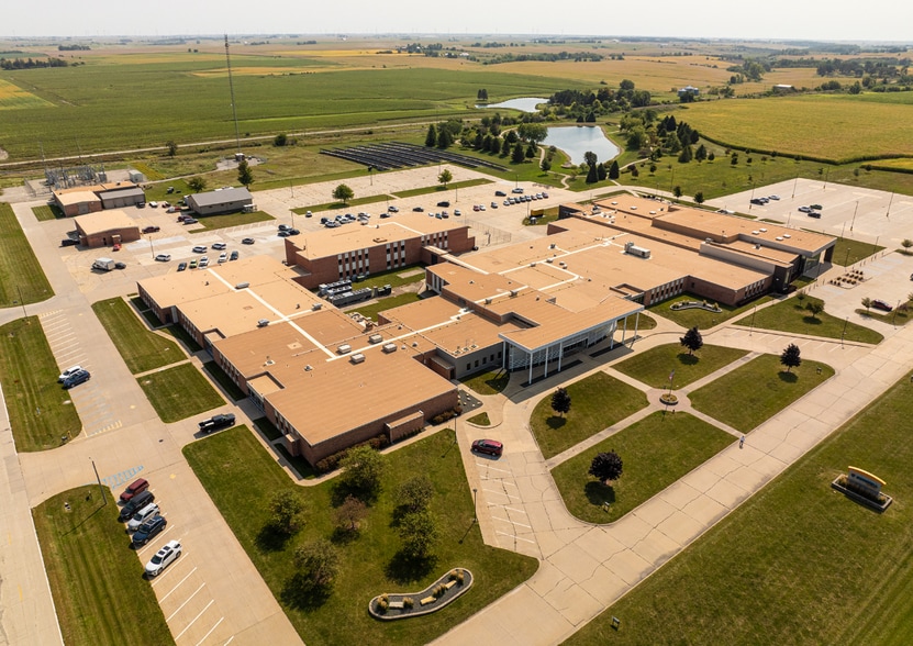 4215 Highway 146, Grinnell, IA à vendre - Photo du bâtiment - Image 2 de 26