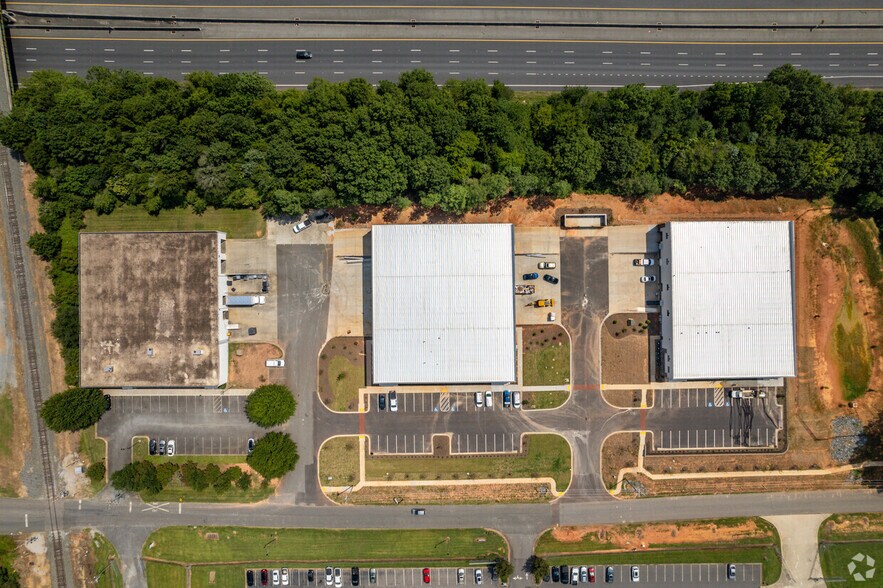 743 Marine Dr, Rock Hill, SC à louer - Photo du bâtiment - Image 1 de 59