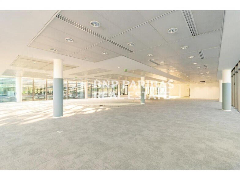 Bureau dans Courbevoie à louer - Photo du bâtiment - Image 2 de 13