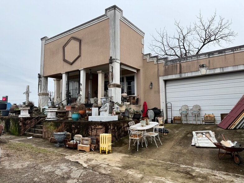 110 W Valentine St, Tyler, TX for sale - Building Photo - Image 2 of 5