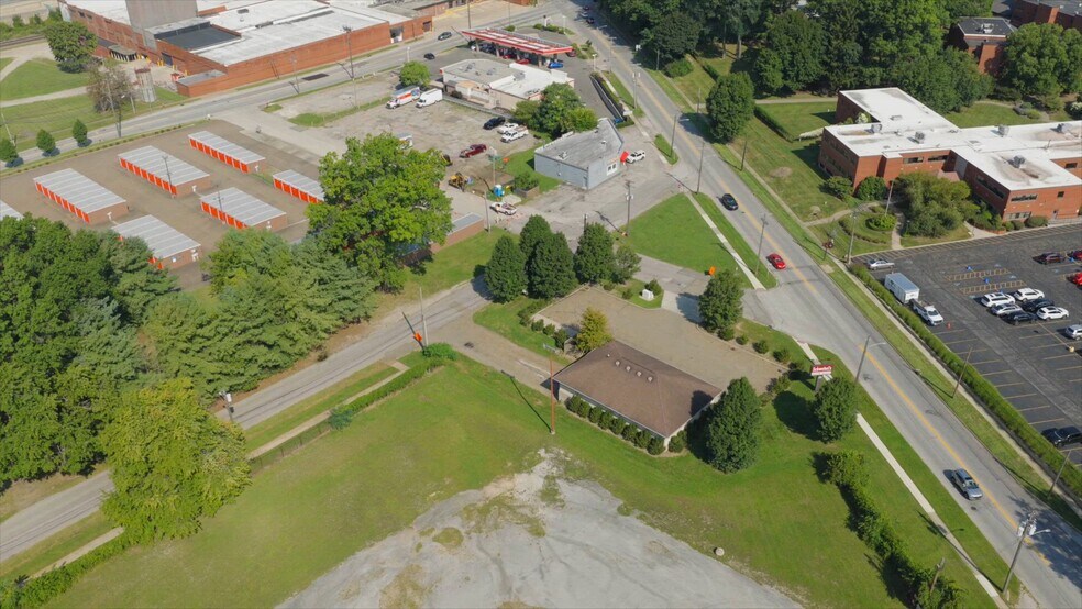 406 Reed Ave, Cuyahoga Falls, OH à vendre - Vidéo sur l’inscription commerciale - Image 2 de 16