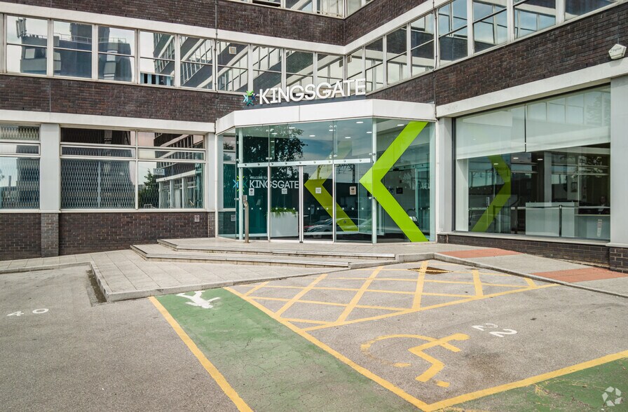 Wellington Rd N, Stockport for lease - Building Photo - Image 2 of 19