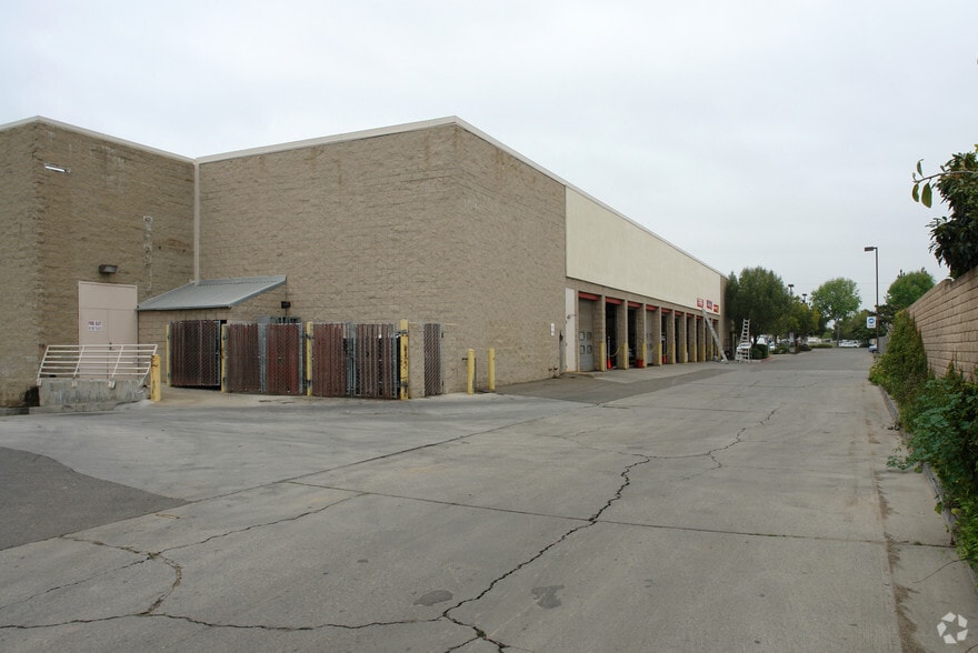 1711-1723 S Broadway Dr, Santa Maria, CA for lease - Building Photo - Image 2 of 9