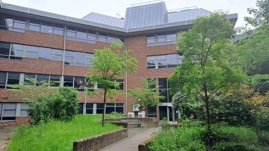 Guildford Rd, Woking for lease Building Photo- Image 2 of 5
