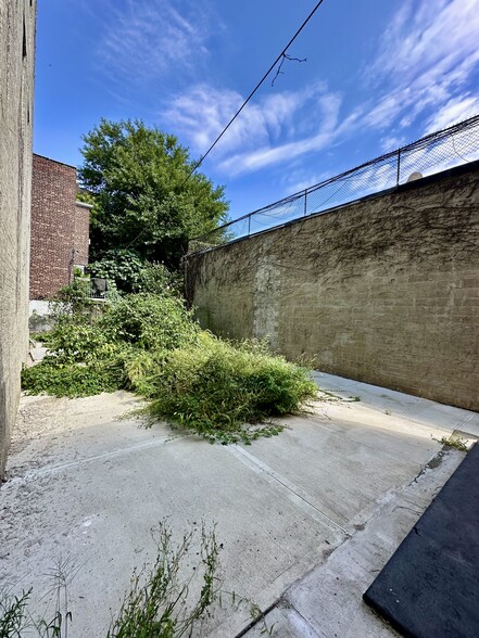 3005 31st Ave, Astoria, NY for lease - Building Photo - Image 2 of 22