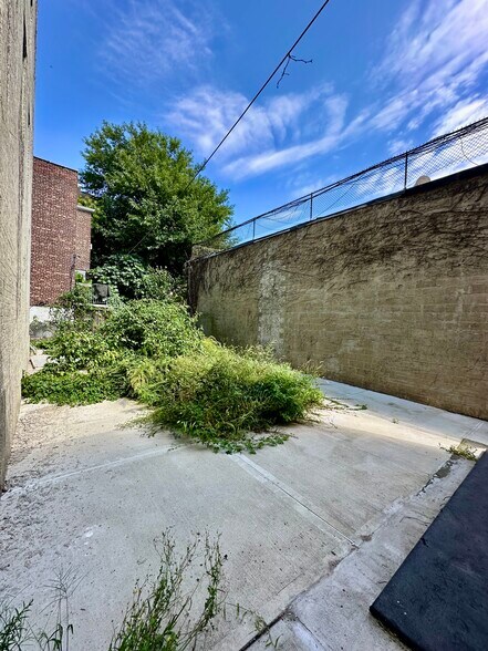 3005 31st Ave, Astoria, NY à louer - Photo du bâtiment - Image 2 de 22