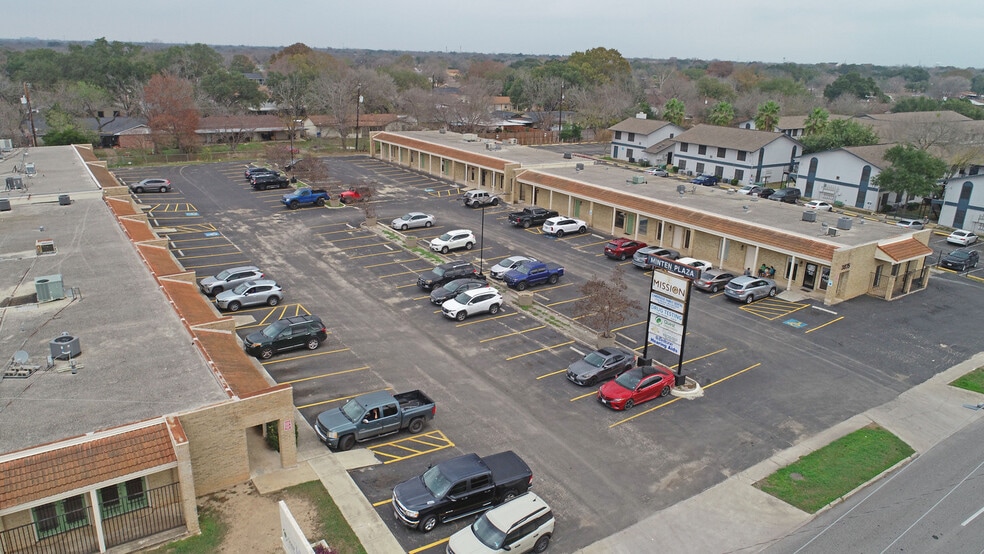 3859 E Southcross Blvd, San Antonio, TX à louer - Photo du bâtiment - Image 2 de 4