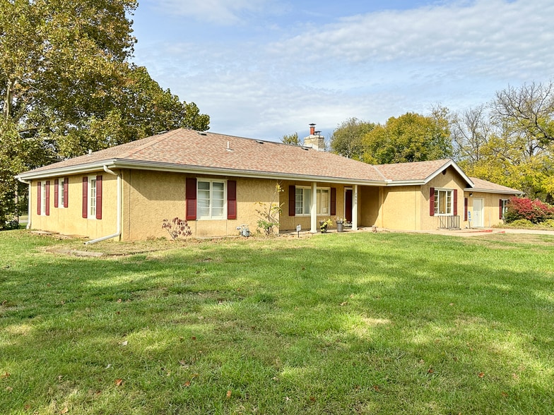 2855 SE Kansas Pl, Topeka, KS for lease - Building Photo - Image 3 of 16