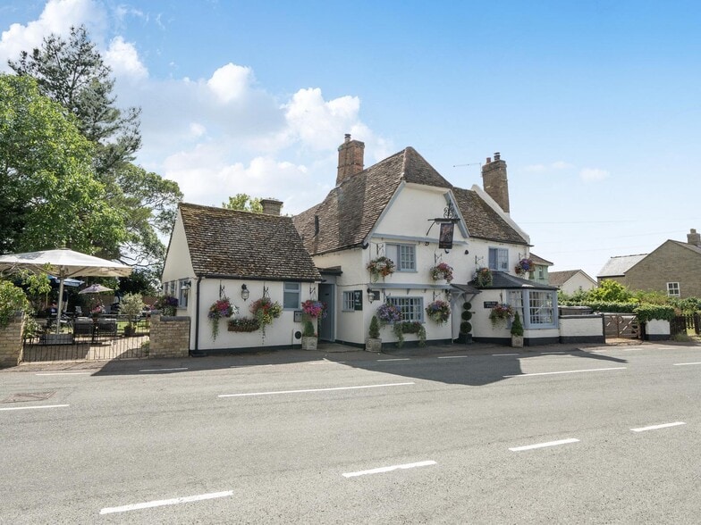 High St, Huntingdon à vendre - Photo du bâtiment - Image 2 de 15