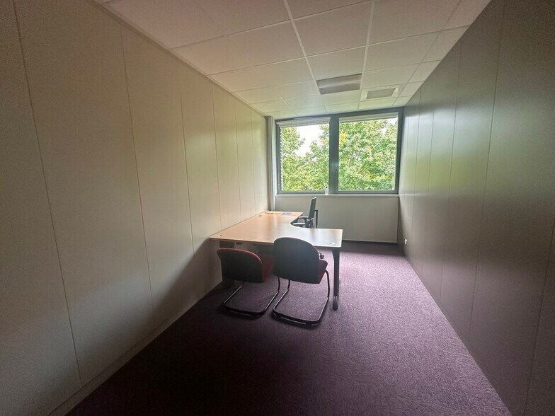 Office in Schiltigheim for lease - Interior Photo - Image 2 of 6