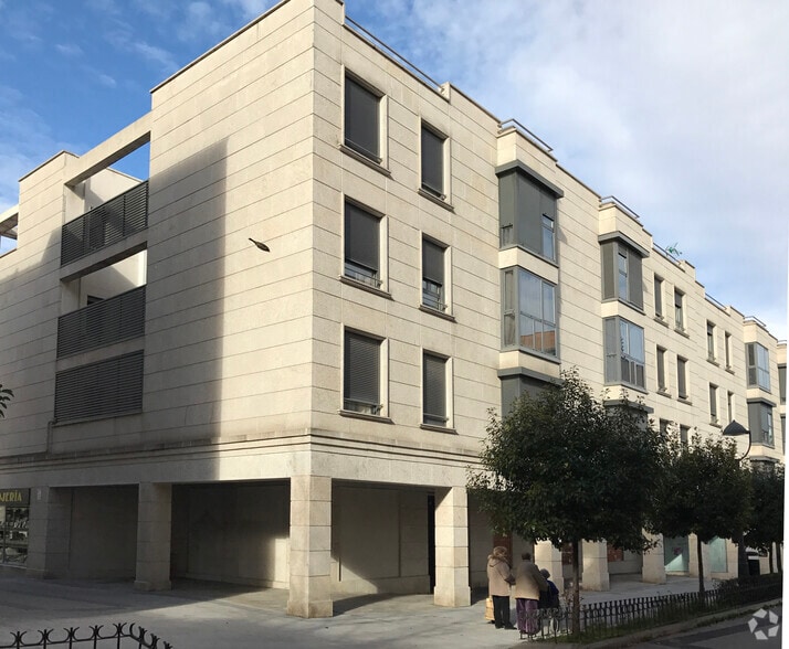 Immeuble residentiel dans San Fernando de Henares, Madrid à vendre - Photo du bâtiment - Image 2 de 2