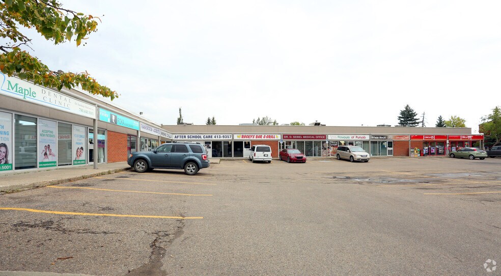 4416 36th Ave NW, Edmonton, AB à louer - Photo du bâtiment - Image 2 de 3