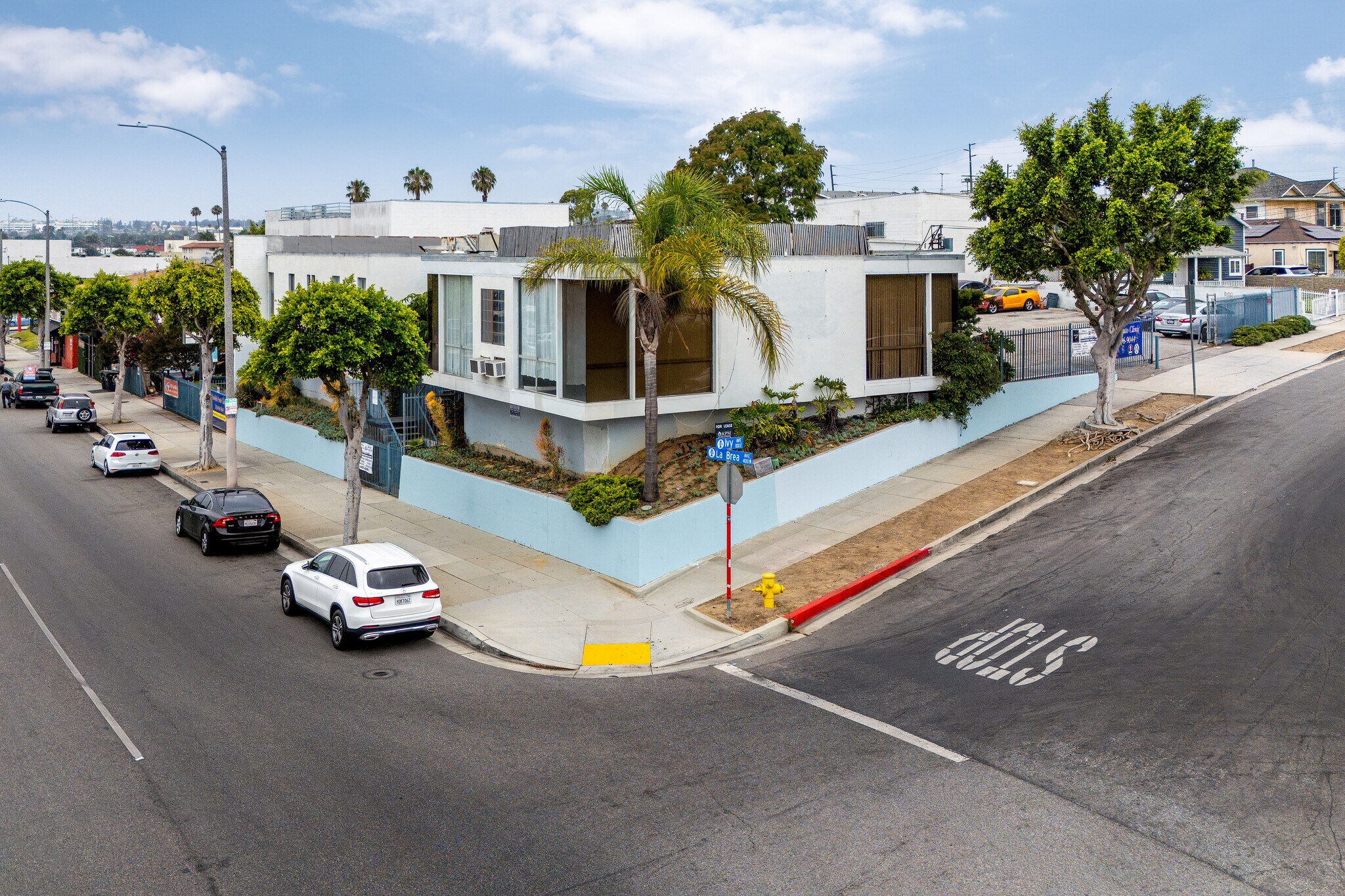 400 N La Brea Ave, Inglewood, CA à louer Photo du bâtiment- Image 1 de 7