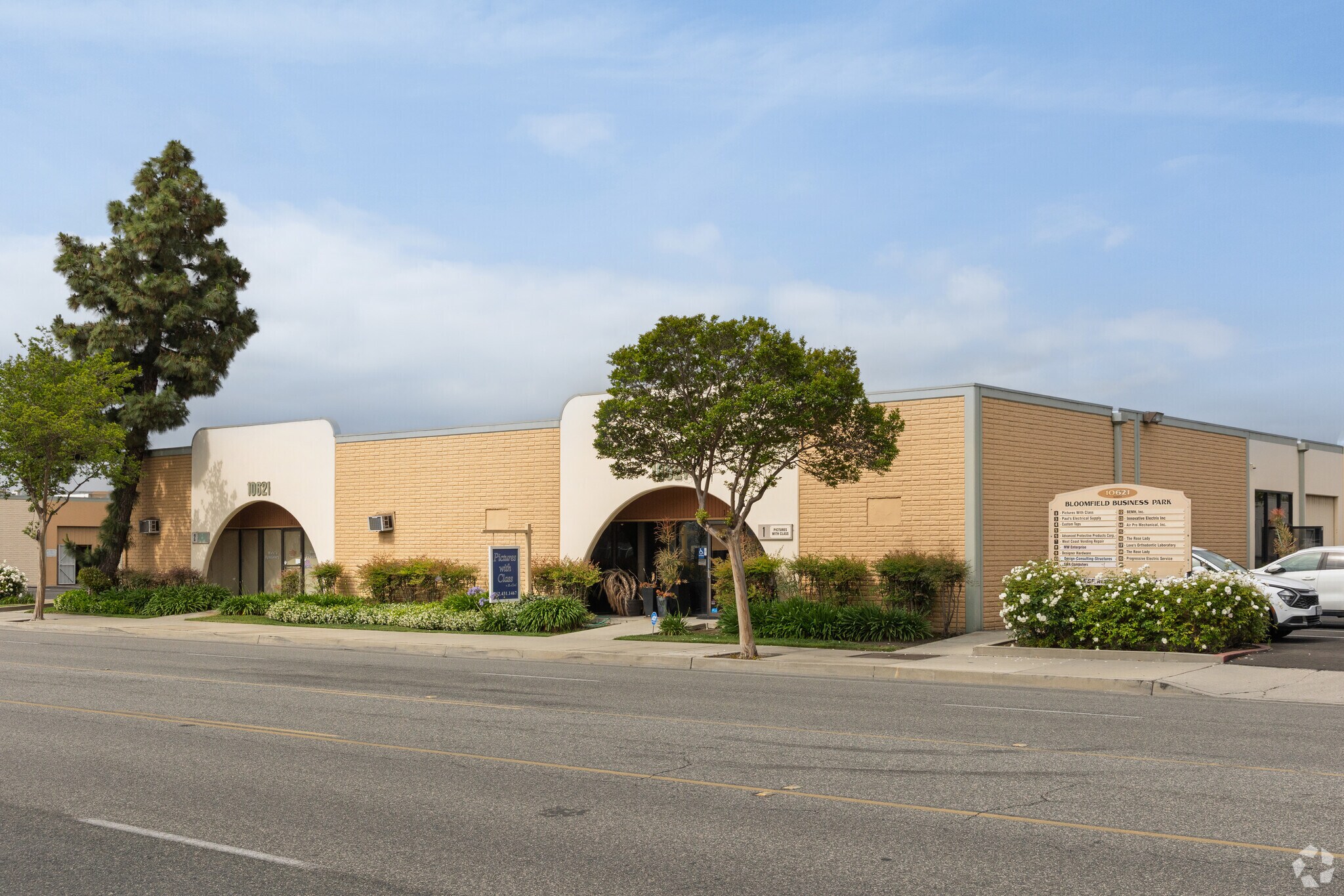 10621 Bloomfield St, Los Alamitos, CA for lease Primary Photo- Image 1 of 16