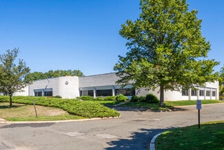 Plus de détails pour 5 Hub Dr, Melville, NY - Industriel à louer