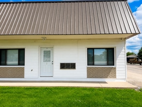 900 Christopher Ln, Springfield, IL for lease Building Photo- Image 1 of 9