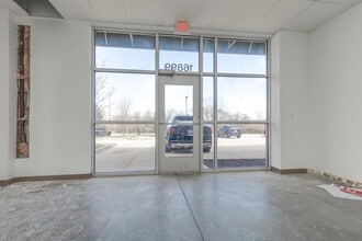 16889 Chesterfield Airport Rd, Chesterfield, MO for lease Interior Photo- Image 2 of 5