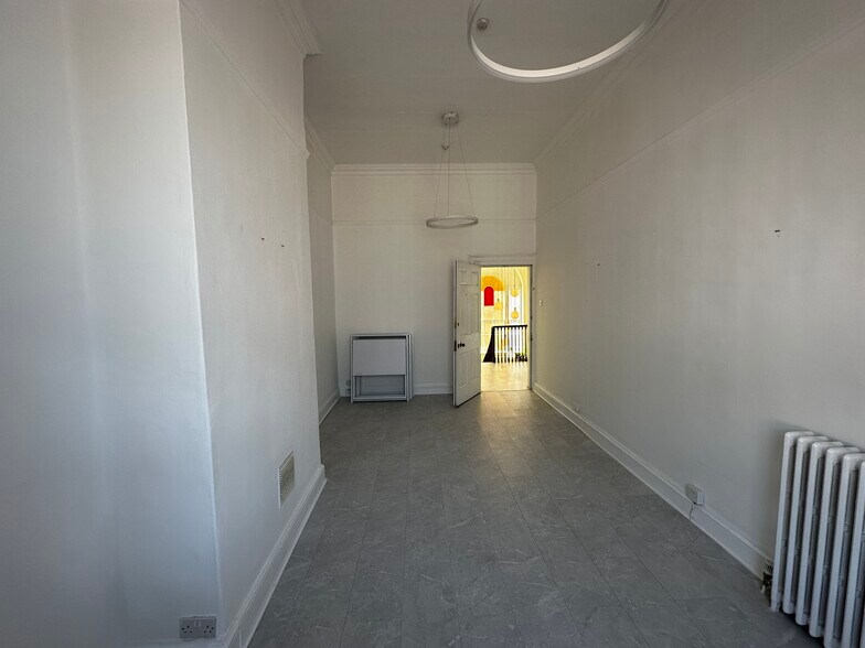 King St, Chester à louer - Photo du bâtiment - Image 2 de 40