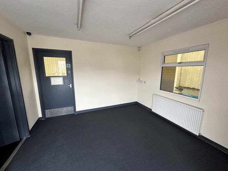 Wilson Way, Redruth for lease - Interior Photo - Image 2 of 3