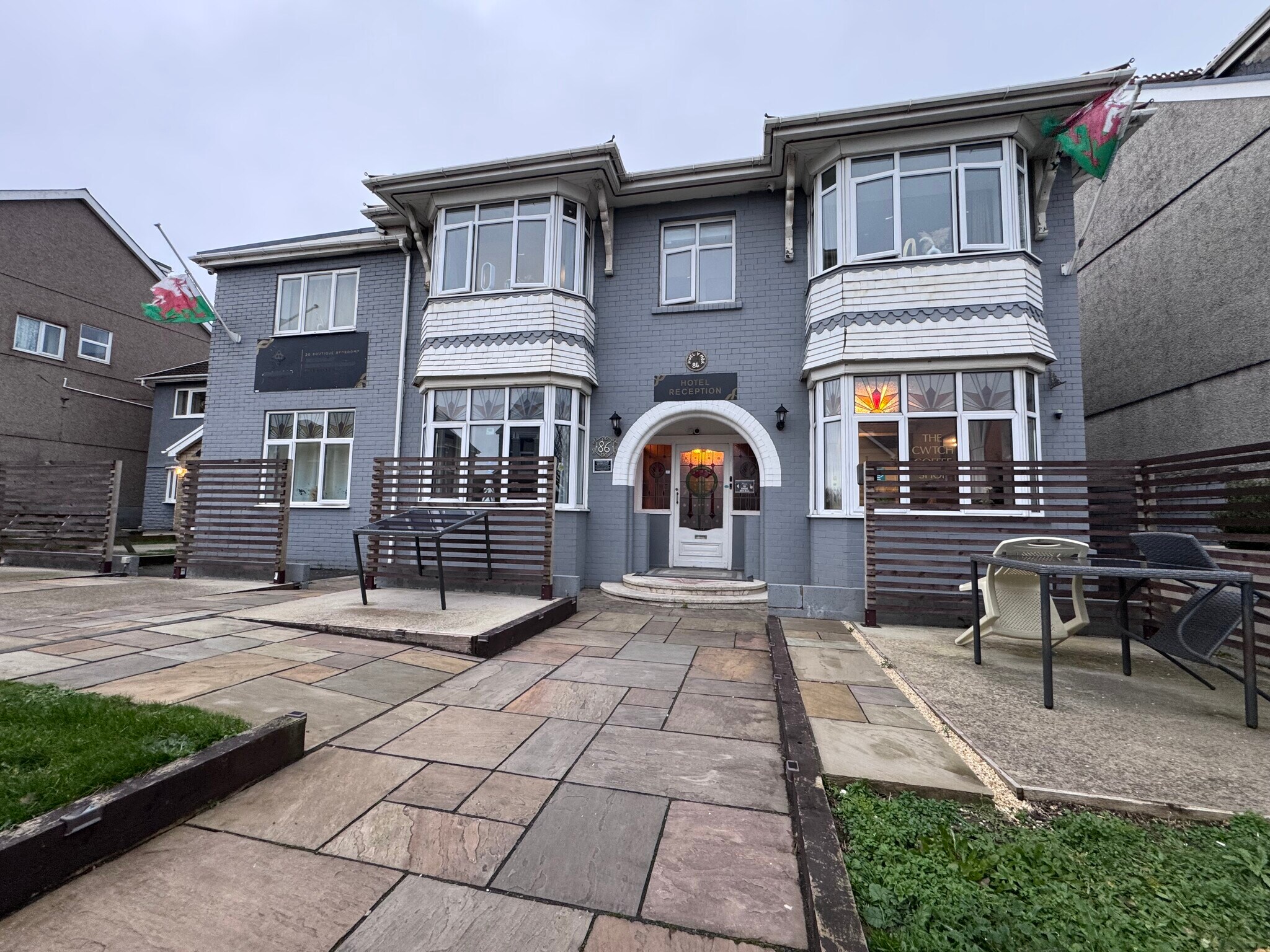 86-88 Queen Victoria Rd, Llanelli for lease Primary Photo- Image 1 of 2