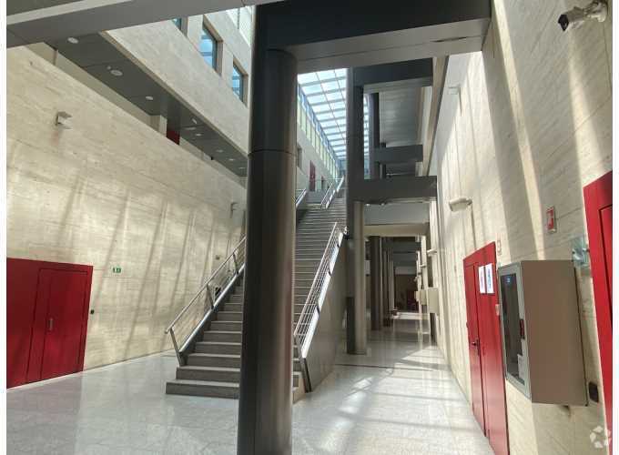 Avenida de Pirineos, 7, San Sebastián de los Reyes, Madrid à louer - Photo du bâtiment - Image 3 de 26