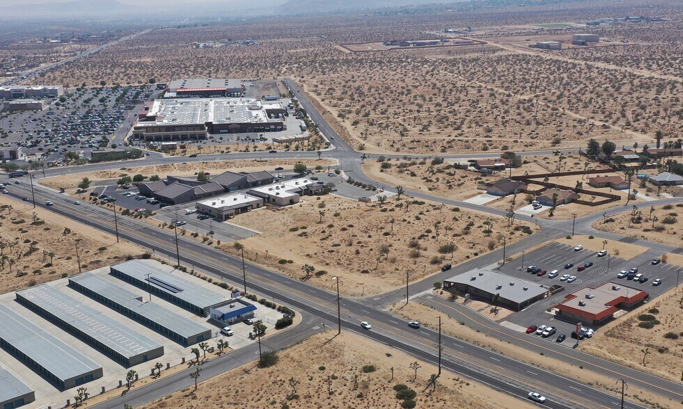 58401 Twentynine Palms Hwy, Yucca Valley, CA à vendre - Photo du bâtiment - Image 3 de 6